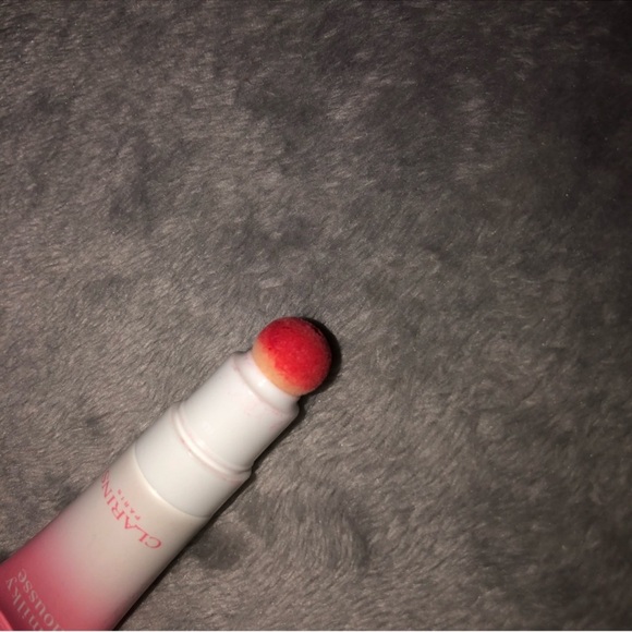 9 lipsticks/ NYX Liquid Suede cream/ Sephora Plump Lip Gloss/ L’Oréal, Clarins - Picture 13 of 13